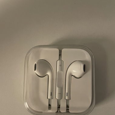 Wierd apple headphones