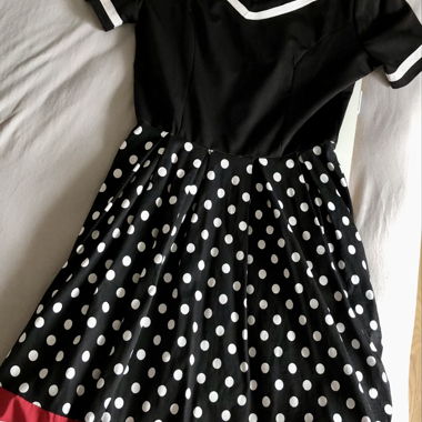 Vestito nero stile pin-up