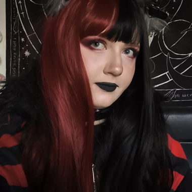 Perruque rouge et noir 
