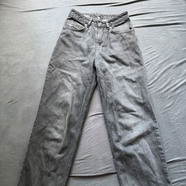 Grau schwarze Jeans 
