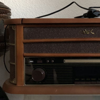 Dual Retro Musikanlanlage mit Plattenspieler