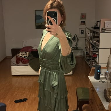 Mid-length green dress with ruffles