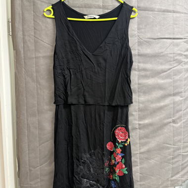 Desigual schwarzes Kleid mit Blumen, Gr. M