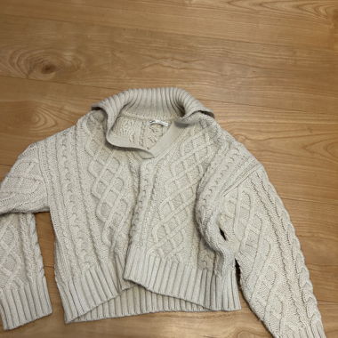 Cable-knit sweater with collar