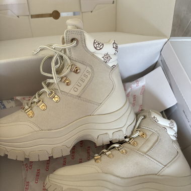 Gusse Schuhe