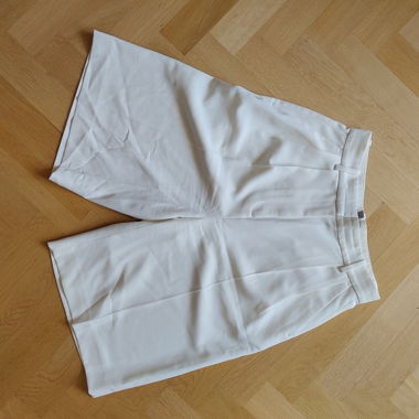B pantaloncini bianchi H&M