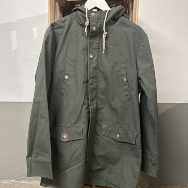 Veste à capuche verte de Revolution