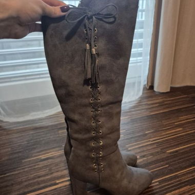 Bottes hautes à lacets