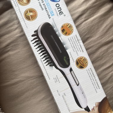Brush-effect Hair Straightener