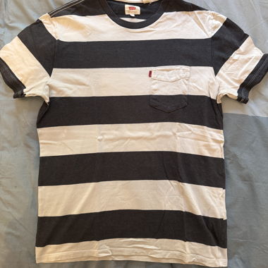 Levis-T-Shirt