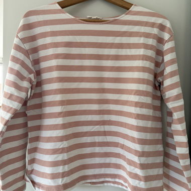 Maglione a righe rosa e bianco