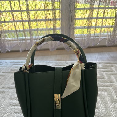 grüne elegante Tasche