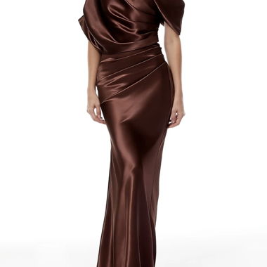 Asymmetrisches Maxikleid aus gerafftem Satin