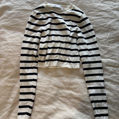 Zara gestreifter Strickpullover