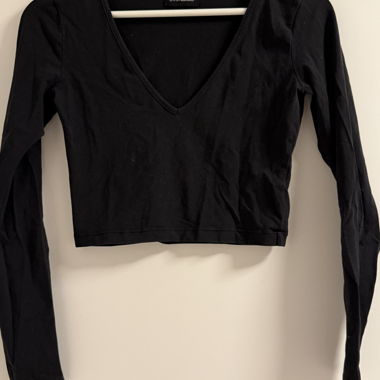 Black Long-Sleeve Crop Top