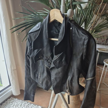 Kurze Crop-Jacke aus Leder / Veste crop en cuir 