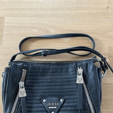 Guess Umhängetasche schwarz