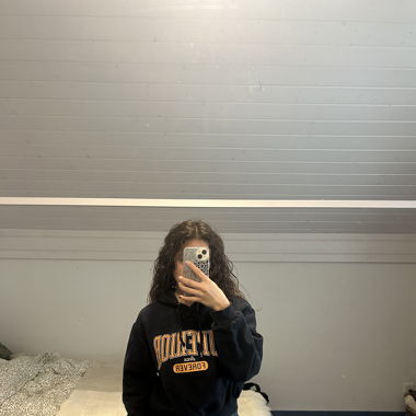 Dunkelblauer Pullover