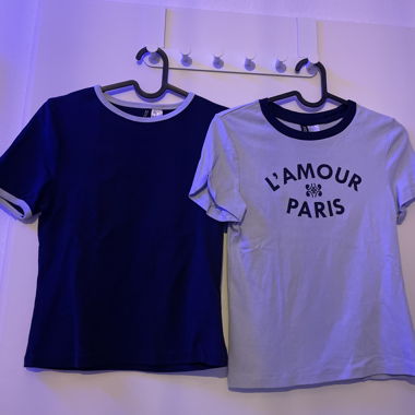 2 T-Shirts