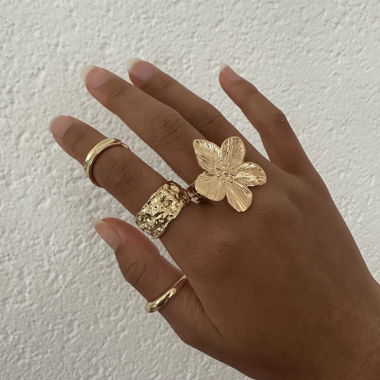 Set di anelli color oro vintage
