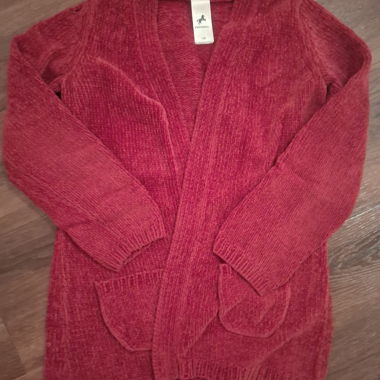 Roter Strick-Cardigan