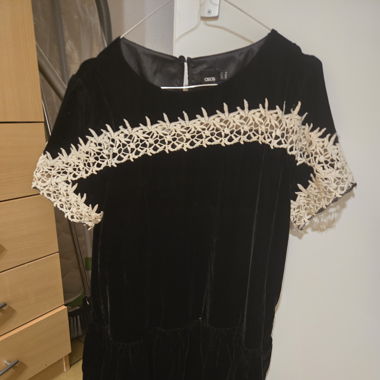 Robe en velours noir ASOS