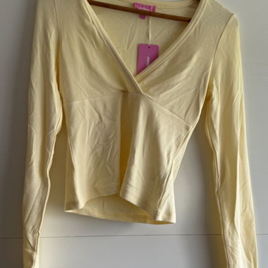 Butter yellow top edikted