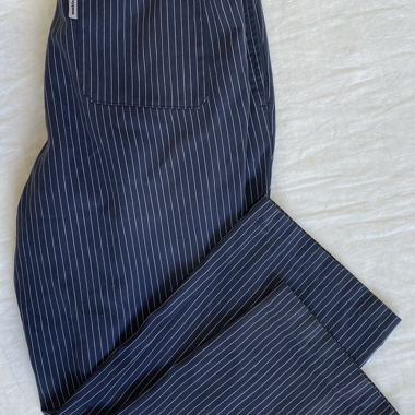 Pantaloni di tessuto a righe blu scuro