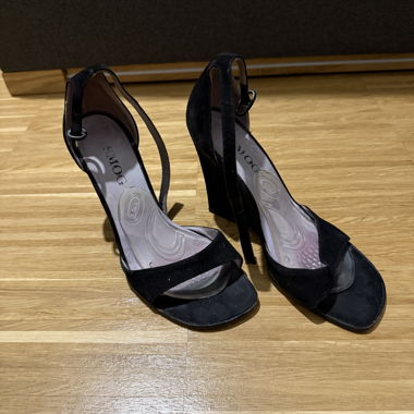 Schwarze Absatzschuhe