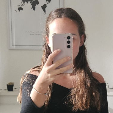schwarzes Stoffkleid