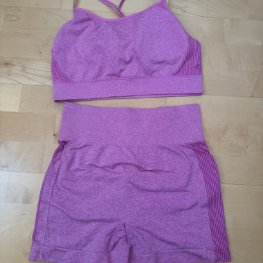 Set sportivo rosa