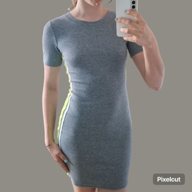 Figurbetontes Kleid Gr. S grau