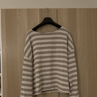 Gestreifter Strickpullover