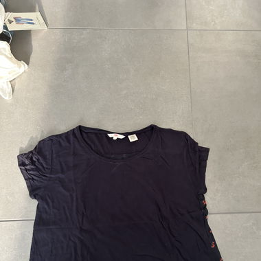 Levi’s t-shirt with details on the back 