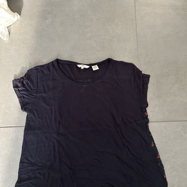 Levi’s t-shirt with details on the back 