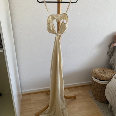 Abito beige con scollo a spalline Na-Kd