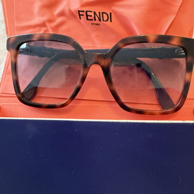 Occhiali da sole Fendi 