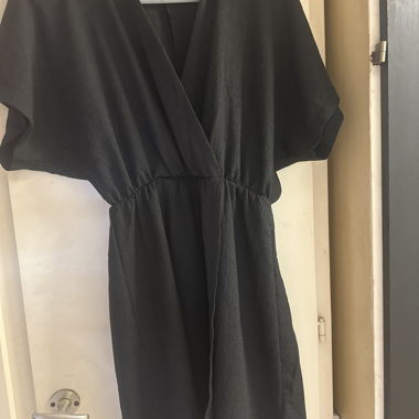 Schwarzes Kleid