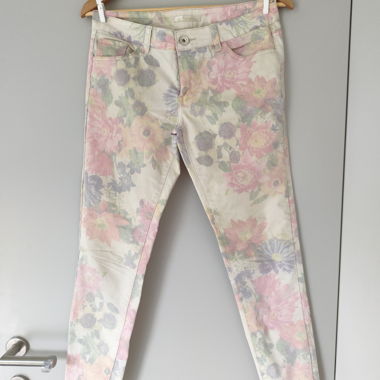 Blumige Hosen für Damen