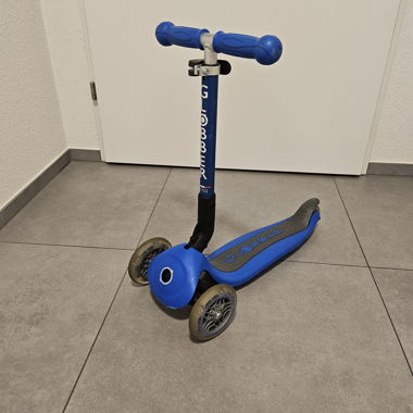 Globber Scooter Junior mit Leuchtrollen