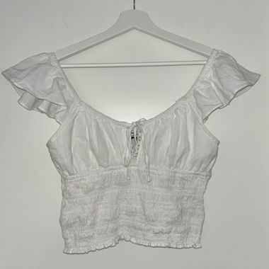 Top crop a balze Bershka bianco
