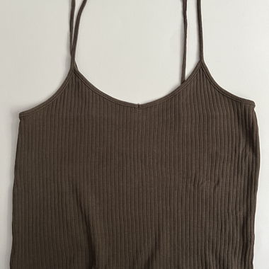 Top marrone con spalline