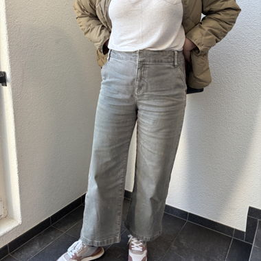Jeans Grau/Olive mit weitem Bein