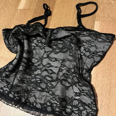 Top corto in pizzo GUESS