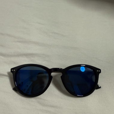 Sonnenbrille mit Blauen Linsen