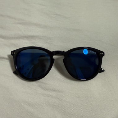 Sonnenbrille mit Blauen Linsen