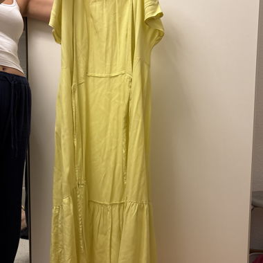 Gelbes Maxikleid