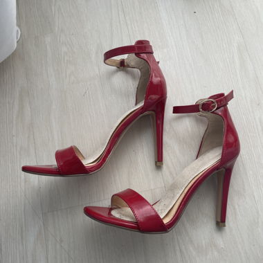 red fauxleather highheels