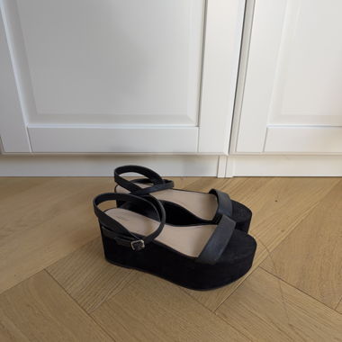Sandali neri con plateau