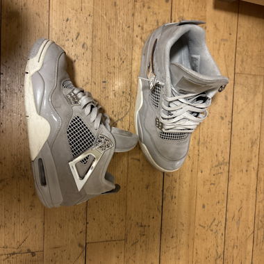 Jordan 4 Frozen Moment